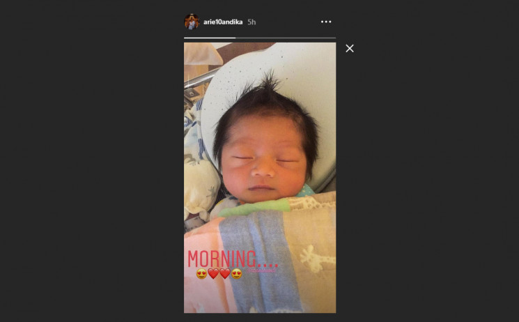 Wajah anak pertama pasangan Ardina Rasti dan Arie Dwi Andika. Foto: IG/arie10andika.