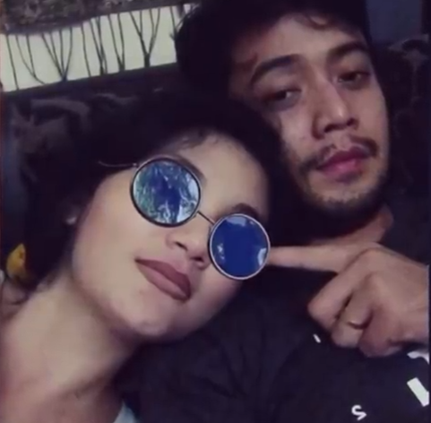 Foto lawas Kriss Hatta dan Hilda Vitria.