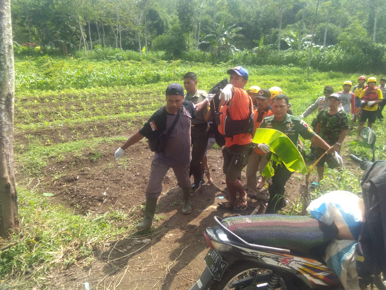 Korban ditemukan tewas, dan TKP evakuasi. foto: