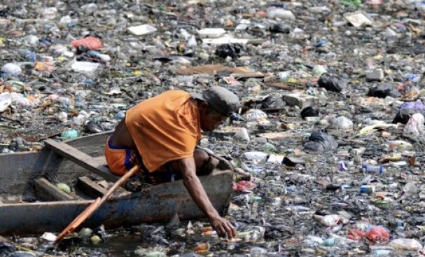 Timbunan sampah plastik. Foto: dok/antara