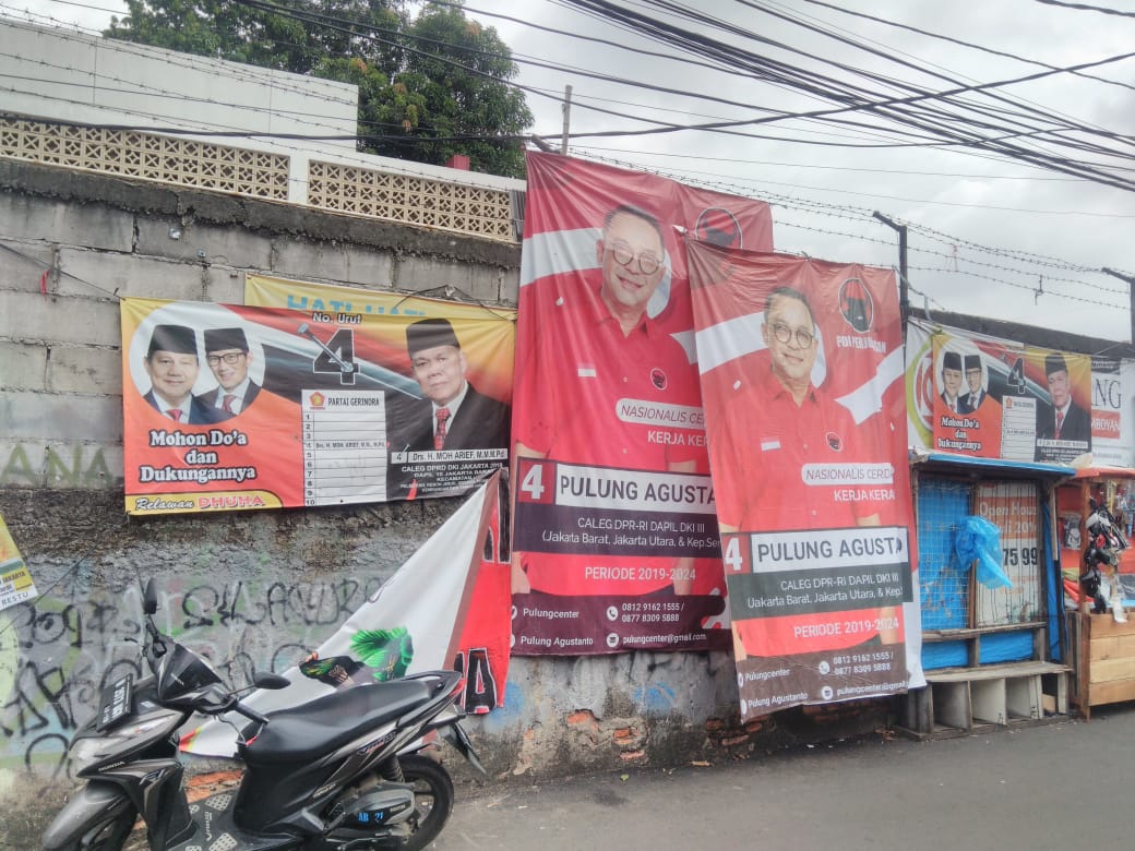 Alat peraga kampanye caleg di Jakarta mulai ramai. (Foto: asm/Ngopibareng)