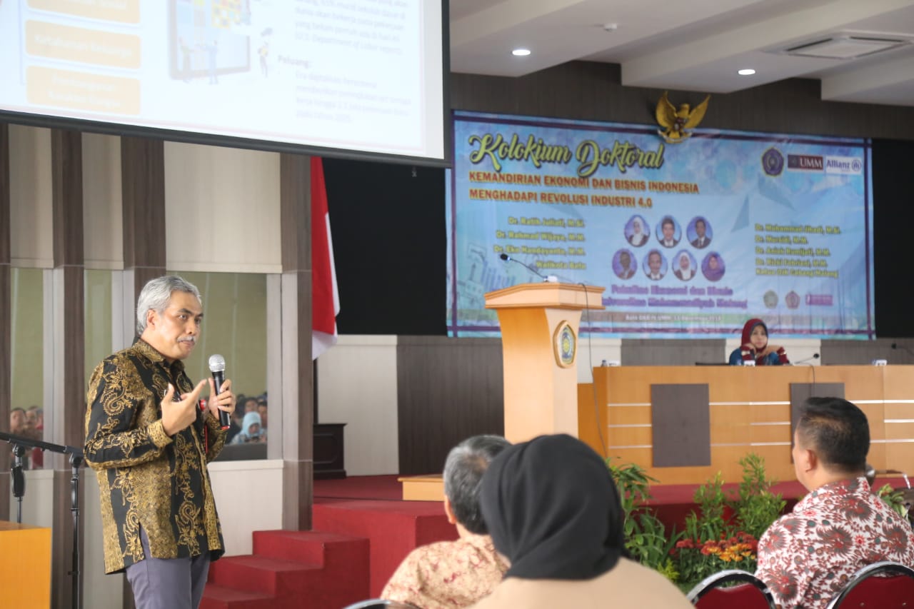 PRESENTASI: Muhammad Chori menyampaikan penjelasan di UMM. (Foto: umm for ngopibareng.id)