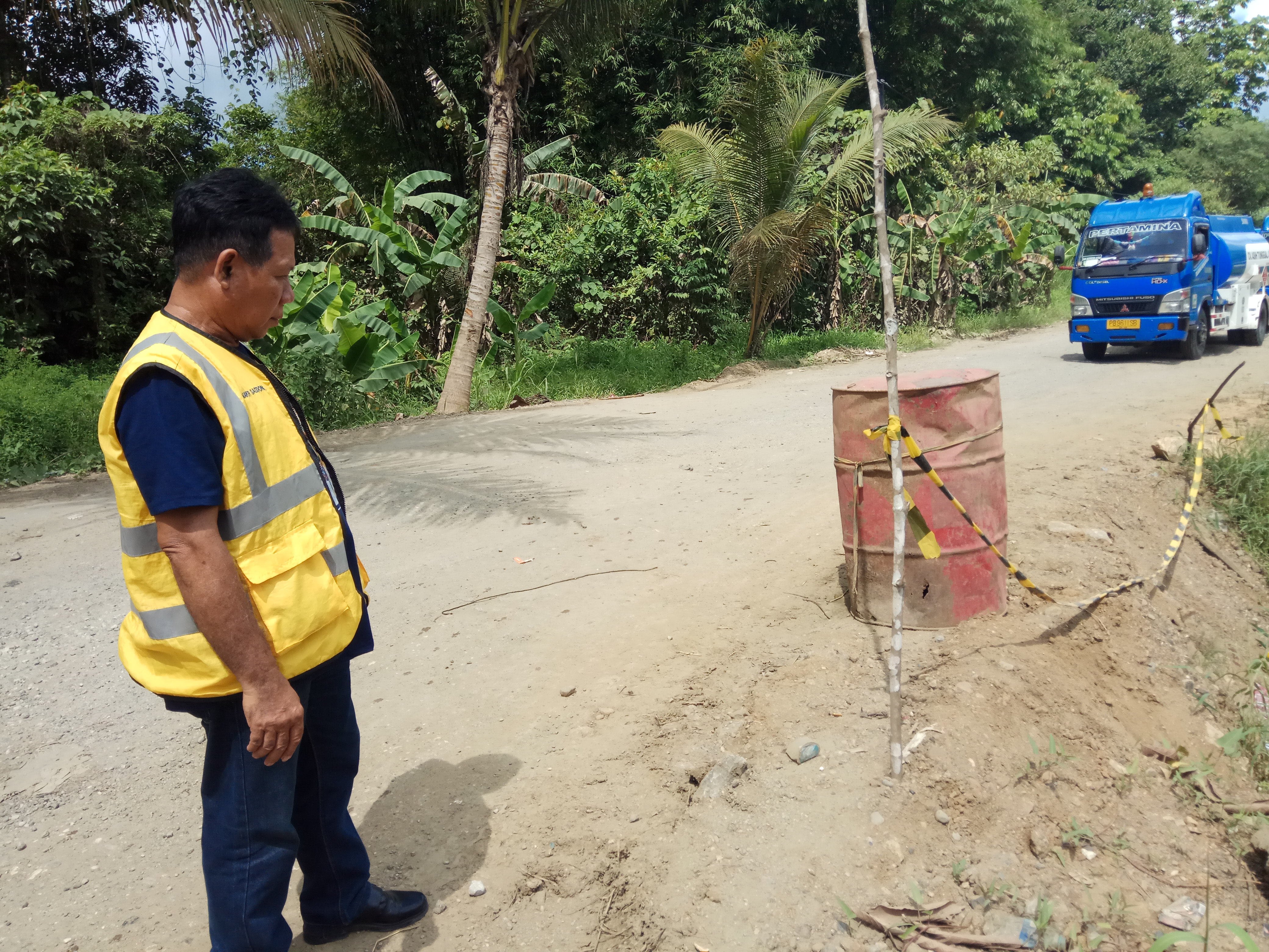 Jalan rusak di sekitar Kampung Malastau Kabupaten Sorong. (Foto: Amir/ngopibareng.id)