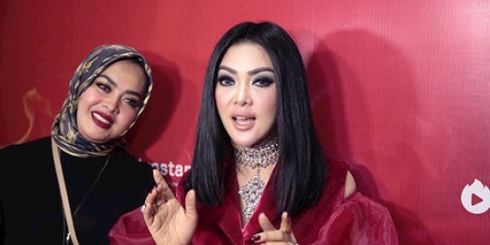 Syahrini bersama sang adik sekaligus manajer, Aisyahrani.