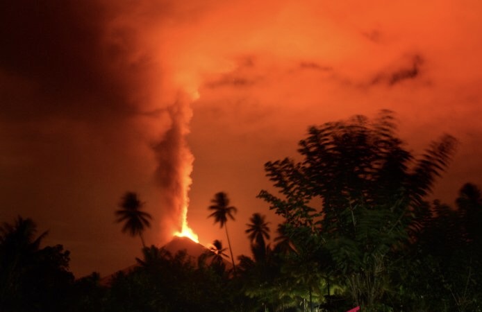 Letusan gunung Soputan pada Oktober 2018 lalu. Foto: dok/antara