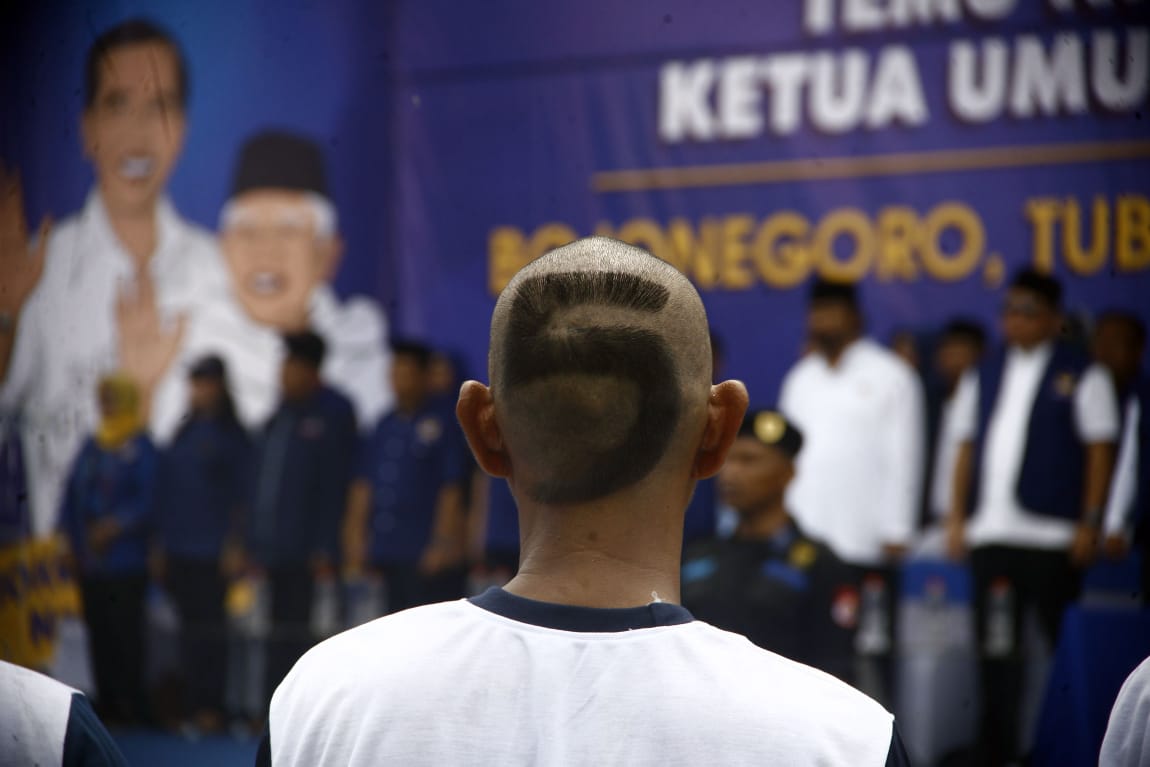 Simpatisan partai NasDem menghadiri konsolidasi kader yang dipimpin langsung Ketum NasDem Surya Paloh di Tuban (16/12). Foto: istimewa