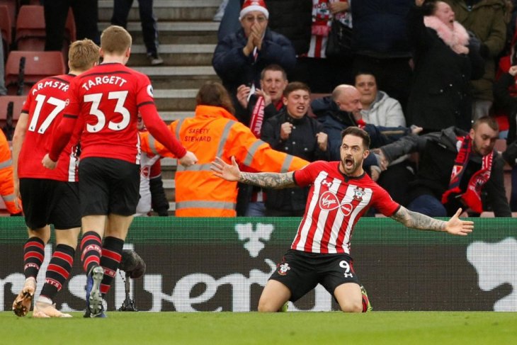 Striker Southampton, Danny ings (kanan), merayakan gol kedua ke gawang Arsenal dalam lanjutan Liga Inggris di Stadion St. Mary's, Southampton, Inggris, Minggu, 16 Desember 2018. (Foto: Twitter premierleague)