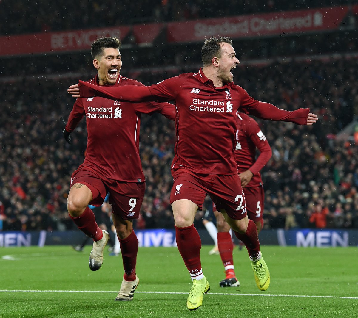 Sang penguasa telah kembali. Ekspreasi Xherdan Shaqiri setelah cetak gol ke gawang MU. (Foto: Twitter/@LFC)