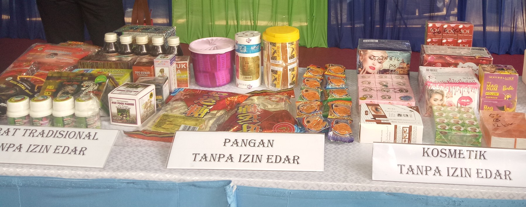 Sampel barang ilegal yang dimusnahkan oleh Balai Besar POM Surabaya. (Foto: Pita/ngopibareng.id)