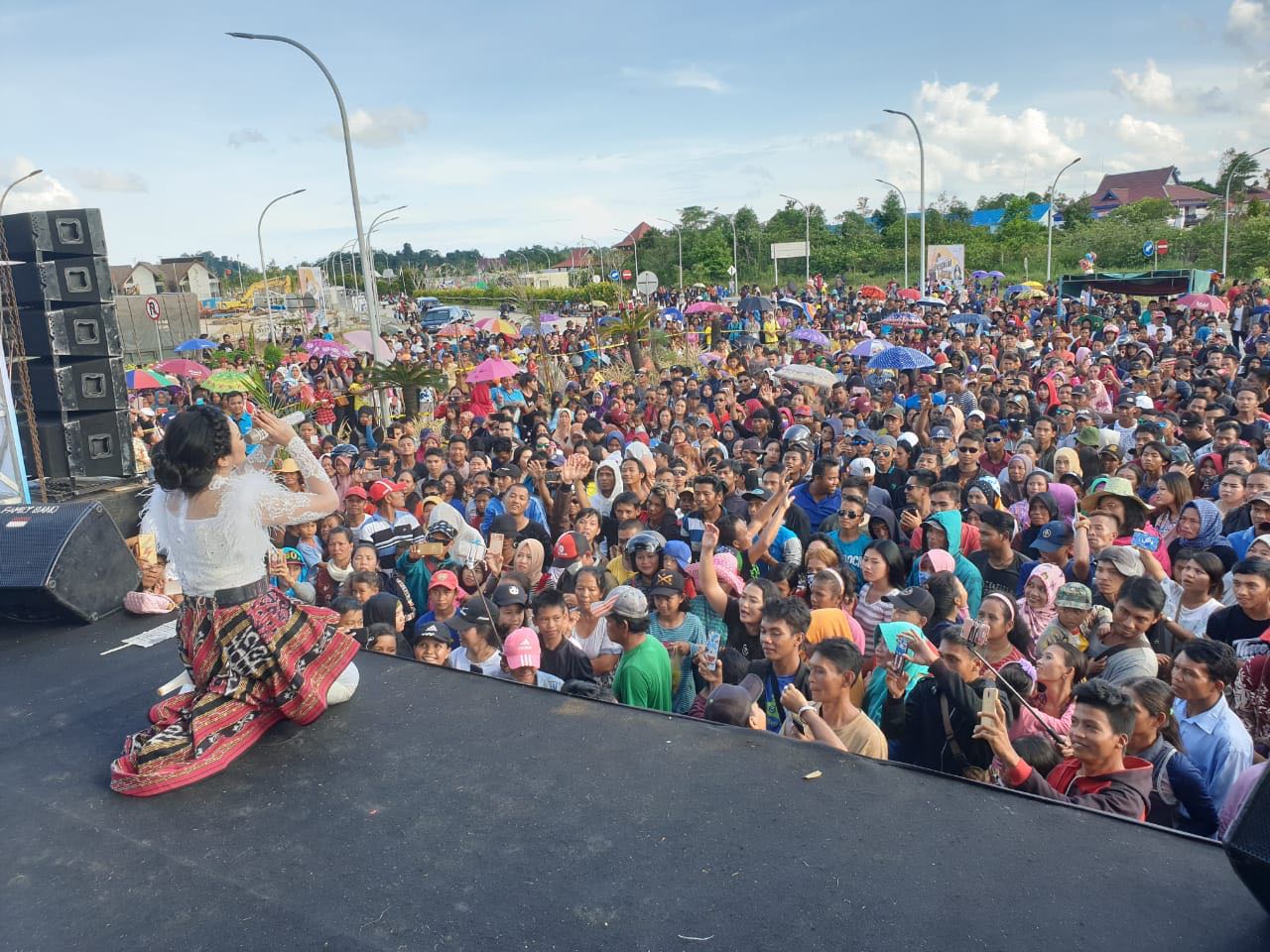 Aksi panggung Fitri Carlina. foto:pesonaindonesia
