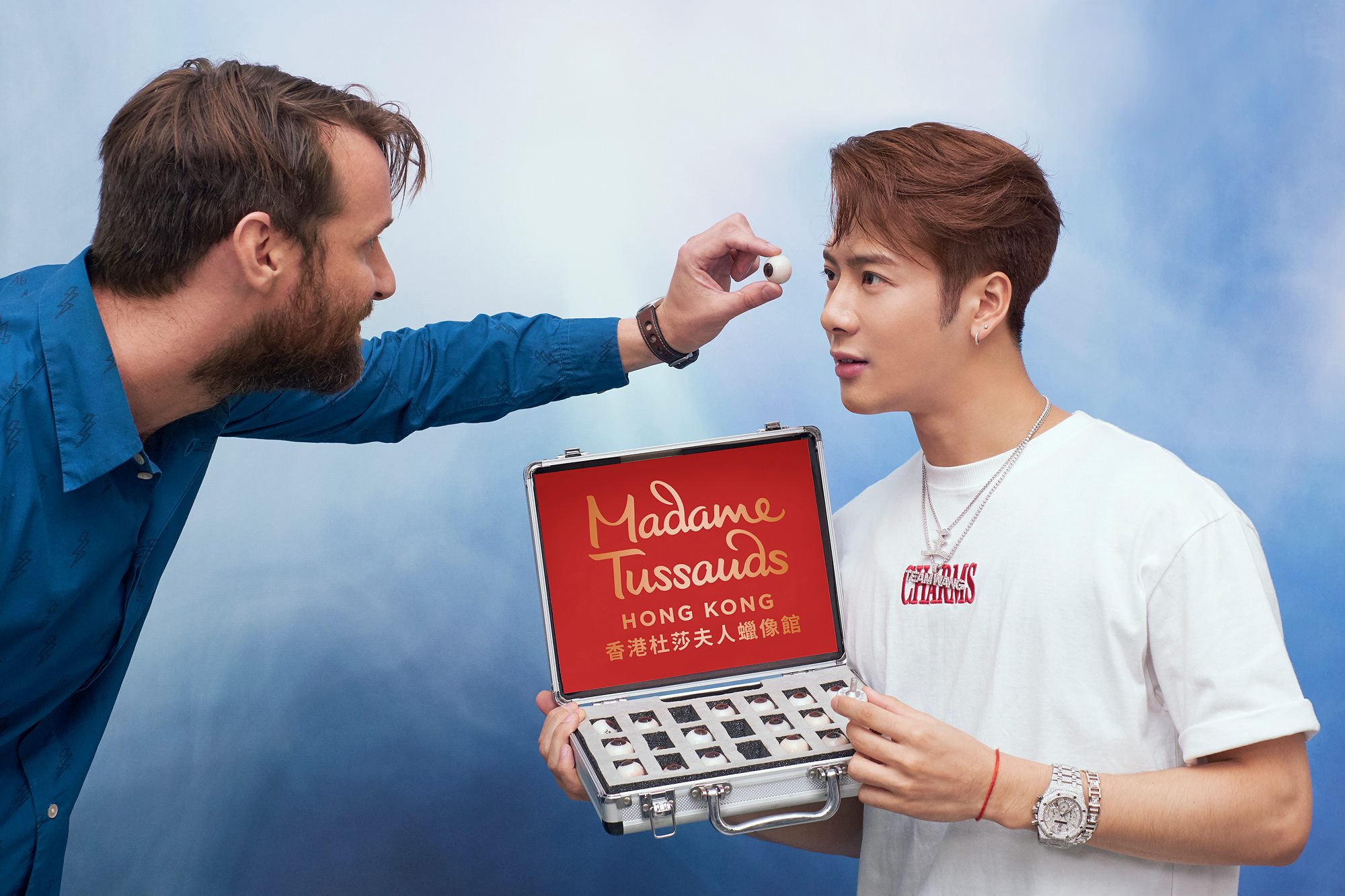 Jackson Got7 saat pencetakan bola mata di Museum Madame Tussauds. Foto: Soompi.