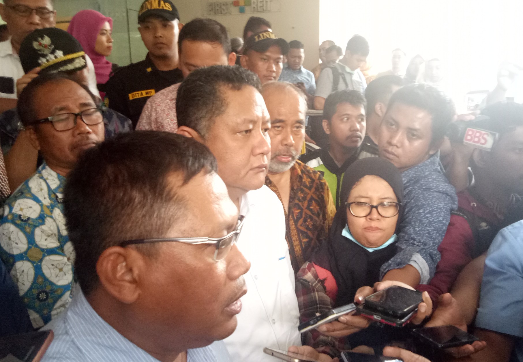 Muji Hermawan, tim ahli bangunan gedung saat konferensi pers. (Foto: Pita/ngopibareng.id) 