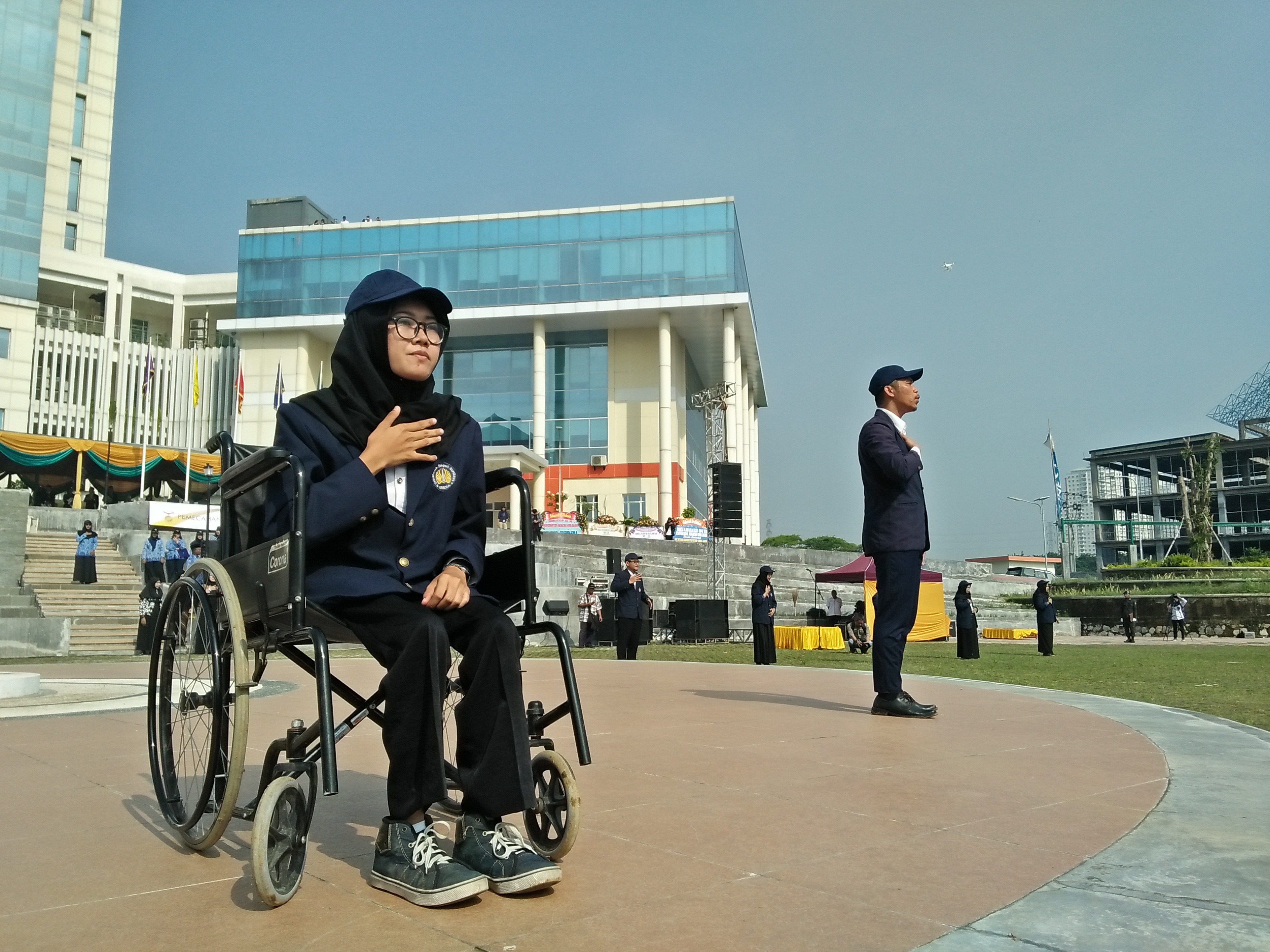 Salah sati mahasiswa Unesa menyandang disabilitas. (Foto: Amanah/ngopibareng.id)