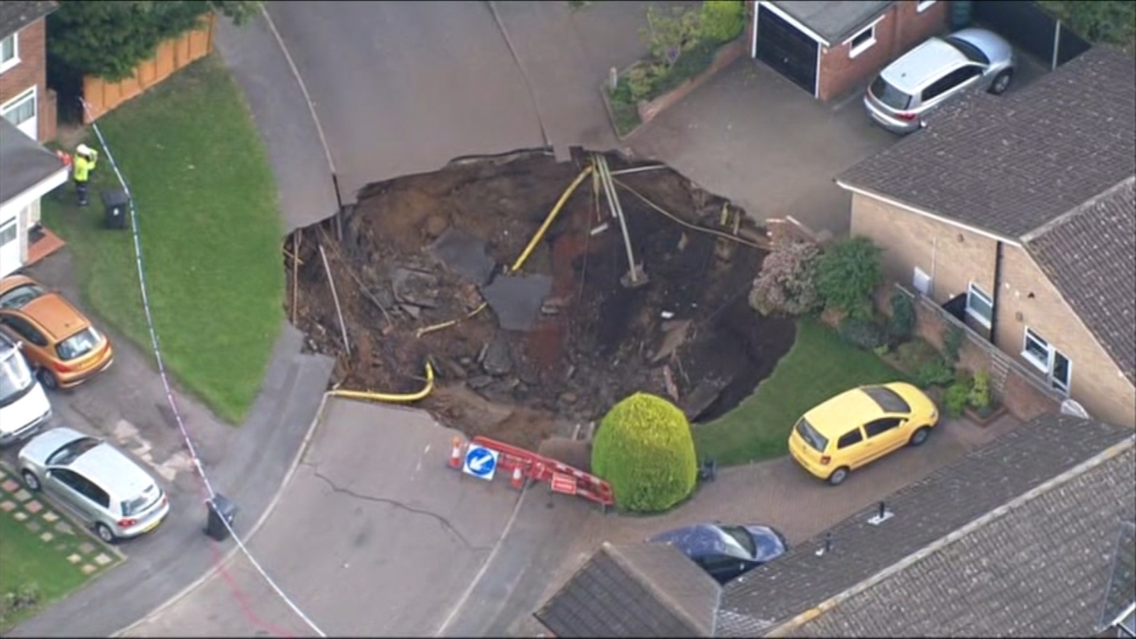 Banyak sinkhole atau jalan ambles di Inggris pada 2016 silam.