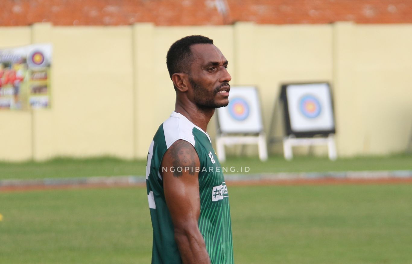 Pemain asal Papua milik Persebaya, Izaac Wanggai. (foto: Haris/ngopibareng.id)