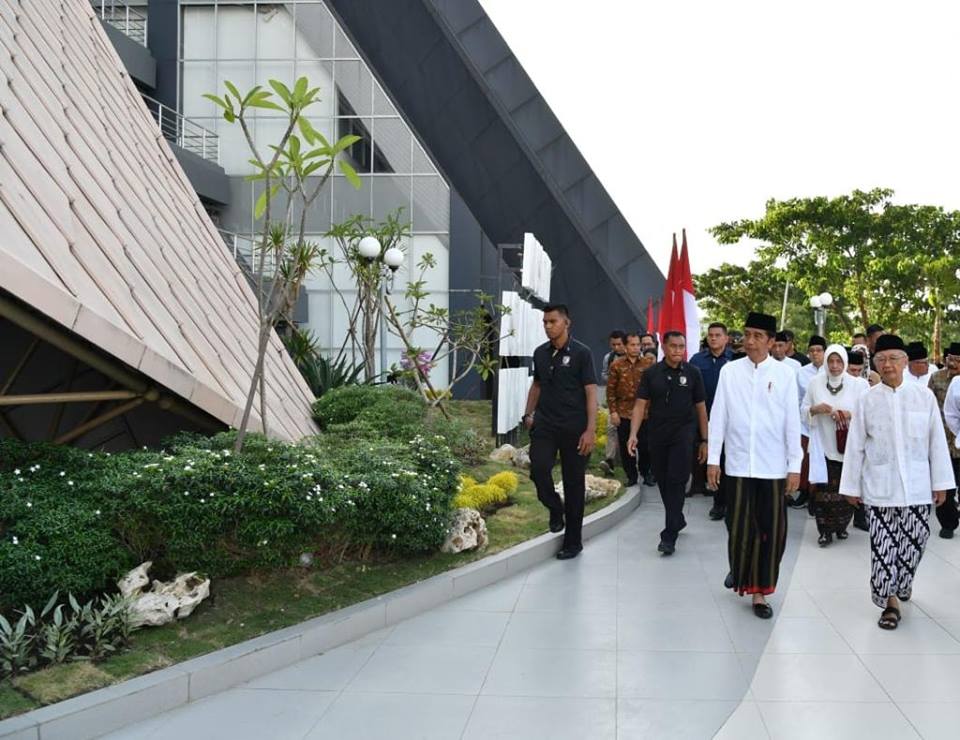 DIRESMIKAN: Peresmian Museum Islam Indonesia KH Hasyim Asy'ari Tebuireng Jombang. (Foto: akun fb Jokowi for ngopibareng.id)