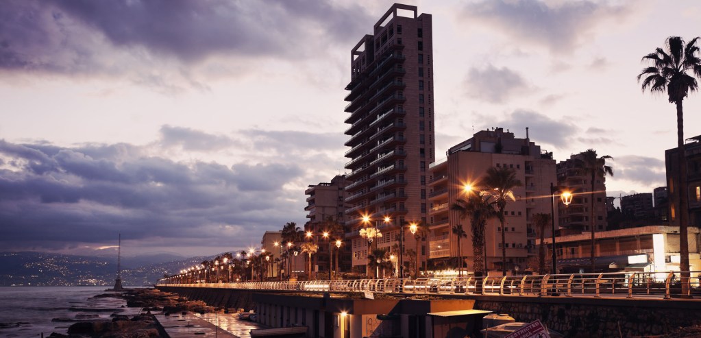 Pantai Beirut di pagi hari. (Foto Dahlan Iskan)