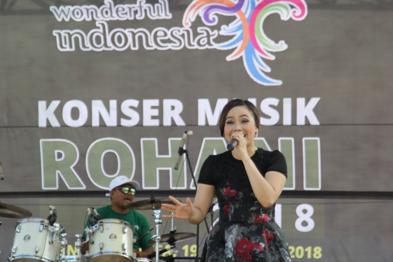 Penampil dalam konser rohani di Wini. foto:kemenpar