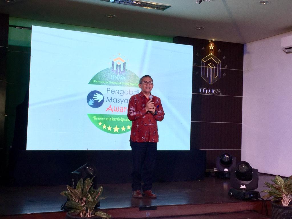 Prof. Achmad Jazidie ketika memberikan sambutan saat acara Pengmas Awards 2018. (Foto: Amanah/ngopibareng.id)