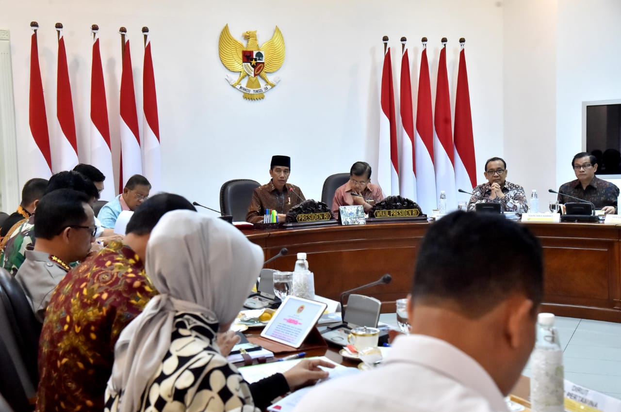 Rapat Terbatas persiapan Natal dan Tahun Baru 2018, di Istana Kepresidenan,  Jumat, 21 Desember 2018. (Foto: Biro Pers Setpres)