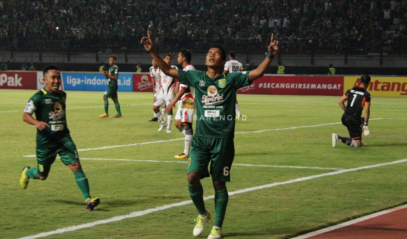 Selebrasi pemain Persebaya, Misbakus Solikin. (foto: Haris/ngopibareng)