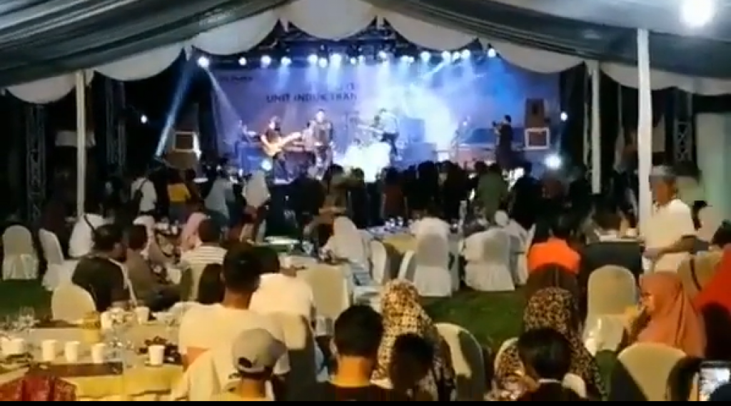 Penampilan terakhir Seventeen dalam formasi lengkap sebelum tsunami menerjang Tanjung Lesung, Sabtu 22 Desember 2018.