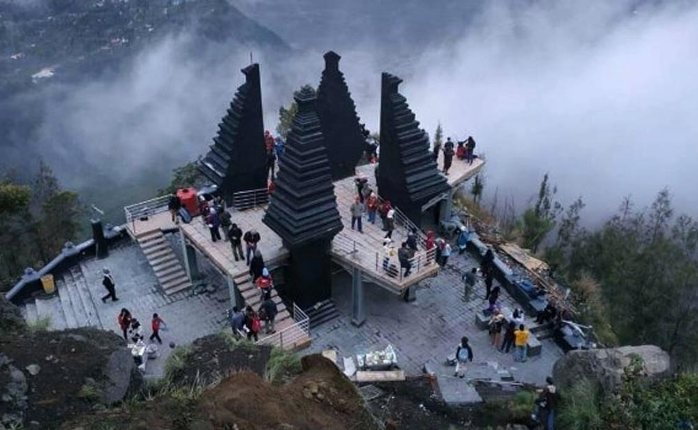 Puncak Seruni Point untuk menyaksikan sunrise dan sunset di kawasan Gunung Bromo. (Foto: Ikhsan/ngopibareng.id)