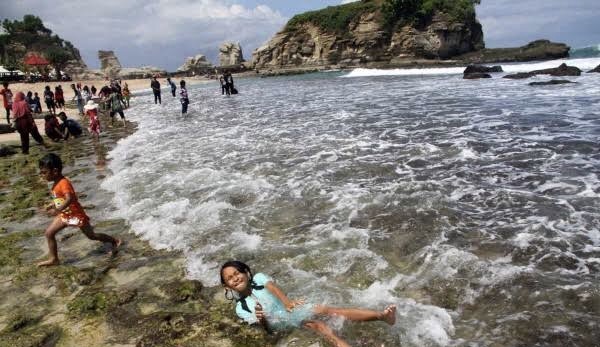 Ilustrasi pantai di Pacitan. Foto: antara