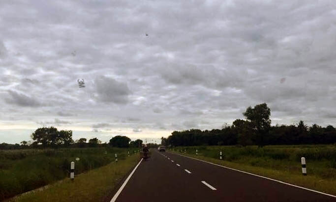 Suasana jalan pantai selatan di Purwokerto yang sebagain ruasnya sudah tuntas proses pembangunan oleh pemerintah. (Foto: Nabielkhan FA/ngopibareng.id)