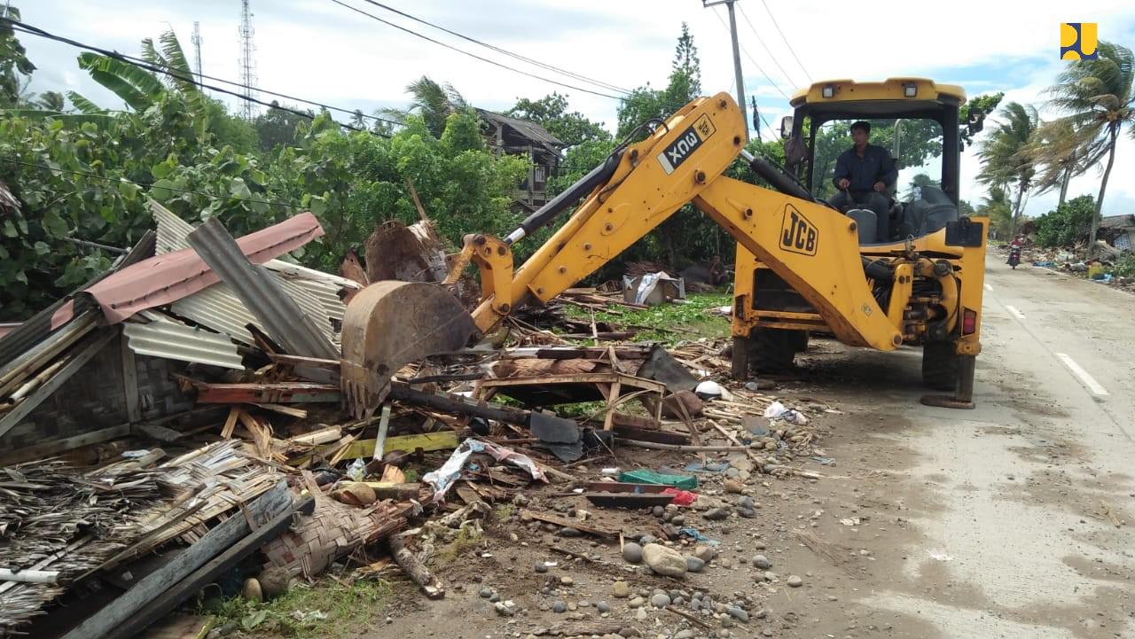 Alat berat yang dikerahkan oleh PUPR. (Foto: PUPR)