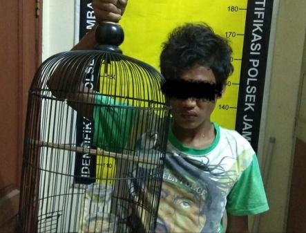 Maling batal babak belur nginep di Mapolsek Jambangan Surabaya. foto:ocn