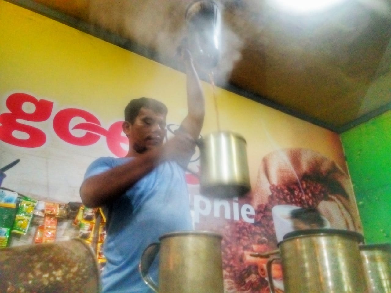 Uap mengepul dengan kepercayaan menguapkan rasa asam dalam kopi. Masak sih? foto:pesonaindonesia