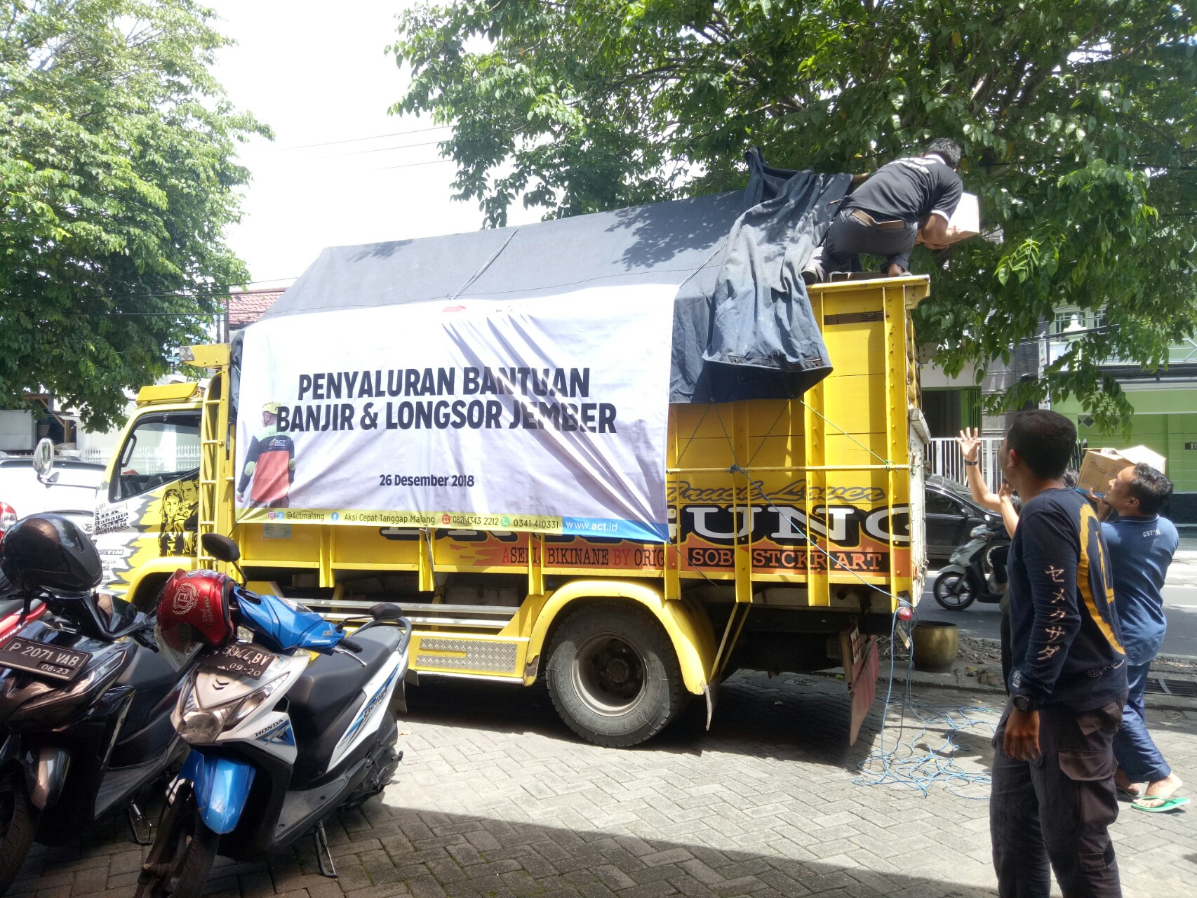 Bantuan satu truk diberangkatkan untuk korban banjir di Jember. (Foto: ist)