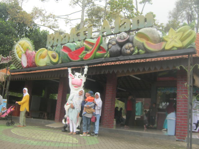 Pintu masuk Wisata Bakti Alam (Foto : Totok/ngopibareng.id)