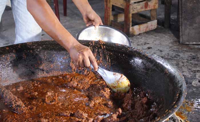 Ilustrasi membuat rendang. (Foto:Dok.Antara)