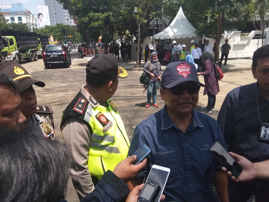 Wakil Koordinator PT Nusa Konstruksi Engineering (NKE) Deni Bastria ditemui di lokasi, Kamis 27 Desember 2018. foto:farid/ngopibareng.id 