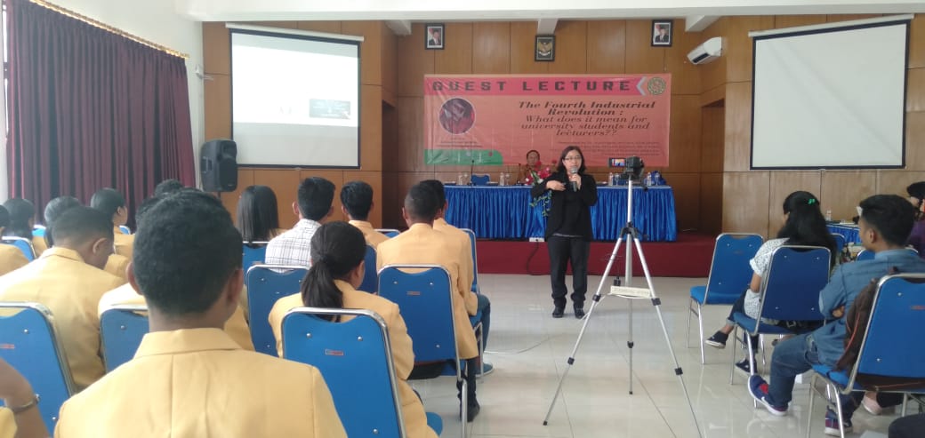 Kuliah tamu di Unidha Malang.