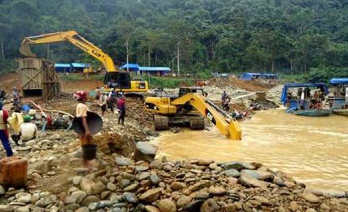 Penambangan emas di Aceh. (Foto:Walhi)