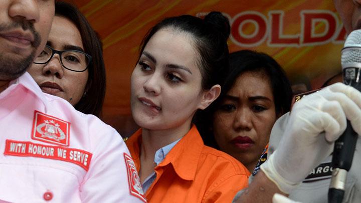 Jennifer Dunn ketika ditangkap Satuan Narkoba Polda Metro Jaya terkait kasus narkoba. (Foto: Ist)