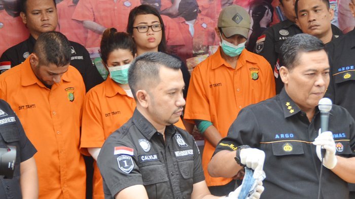 Dhawiyah bersama kedua kakak dan kekasihnya terjerat kasus narkoba. (Foto: Ist)