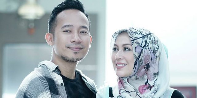 Denny Cagur dan Sang Istri, Santi Widihastuti.