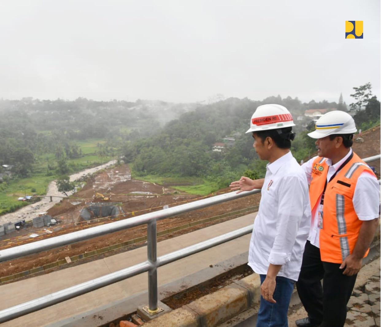 Presiden memeriksa kesiapan tol. foto:ist