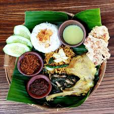 Sego ingkung Resto Radja itu.