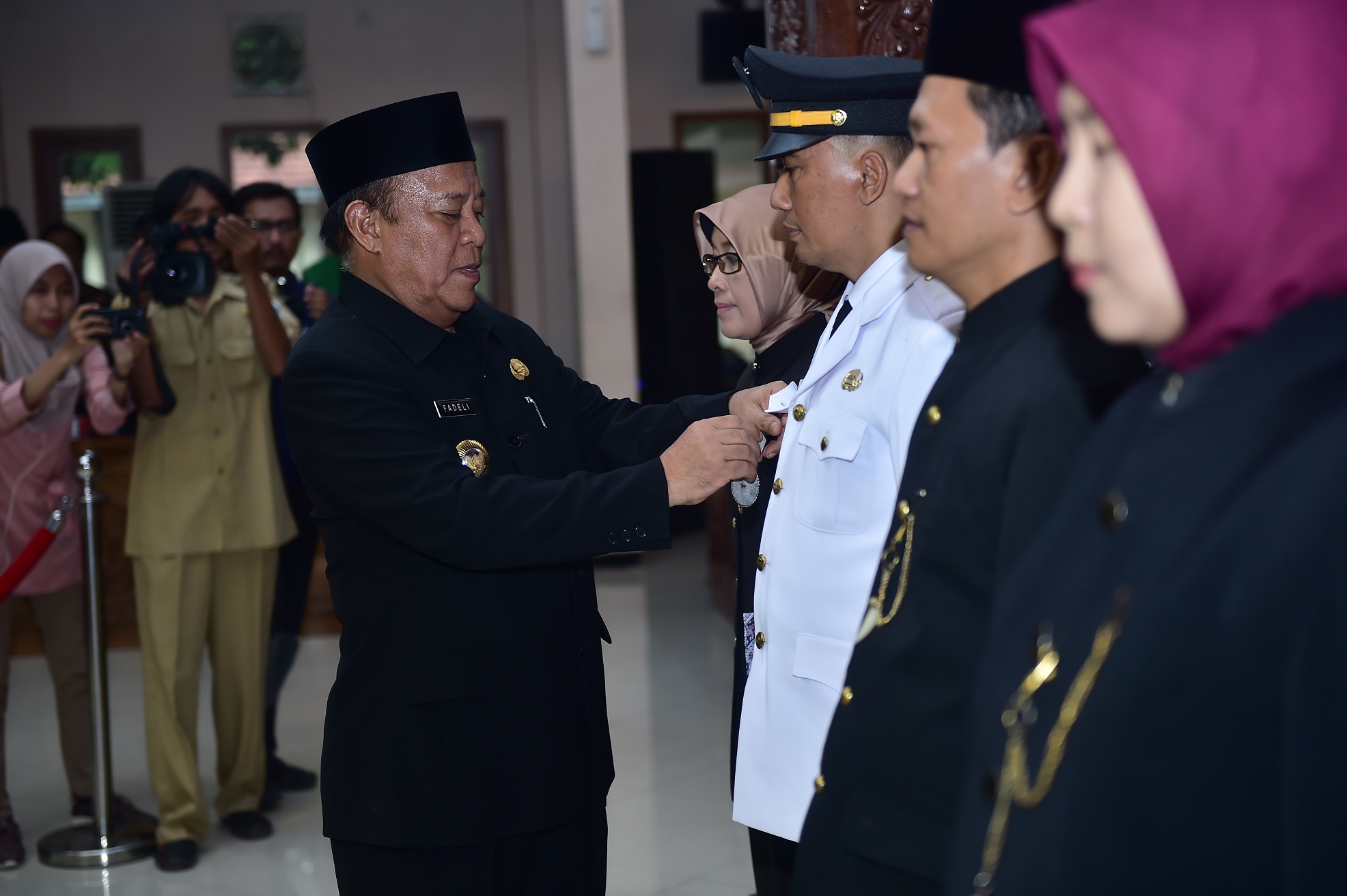 Bupati Fadeli saat melantik pejabat baru. (Foto: Totok/ngopibareng.id)