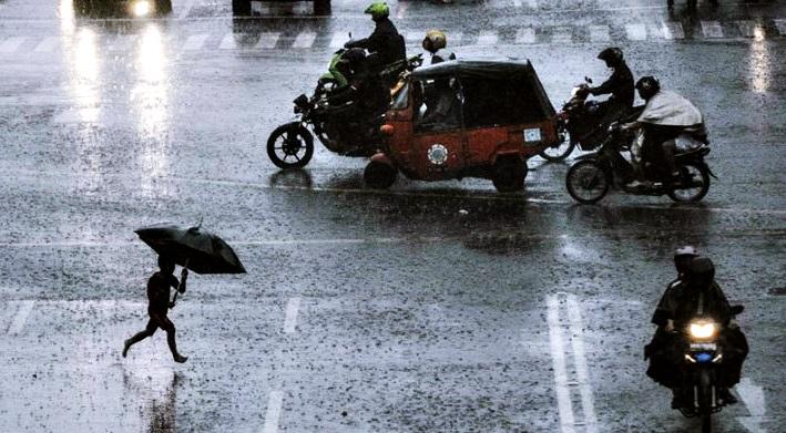 PENGHUJAN: Suasana hujan di sudut Jakarta. (Foto: ngopibareng.id)