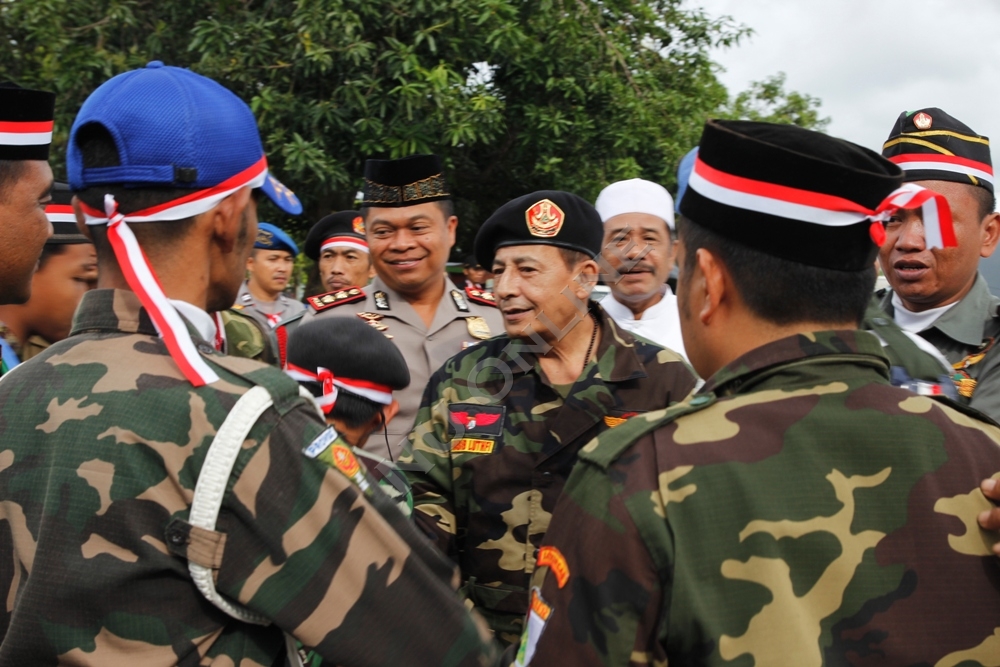 Habib Luthfi bin Yahya bersama para Banser GP Ansor. (Foto: dok ngopibareng.id)