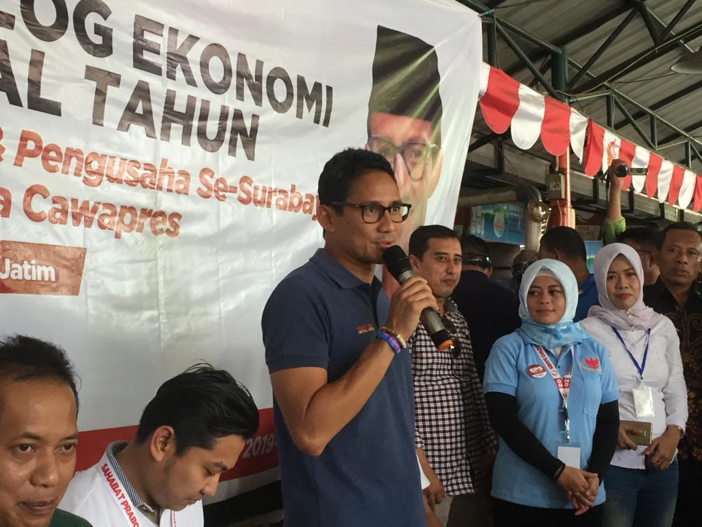 Sandi saat bertenu dengan pengusaha UMKM se-Surabaya, di Food Court Urip Sumoharjo, Senin 1 Januari 2019. (foto: farid/ngopibareng.id) 