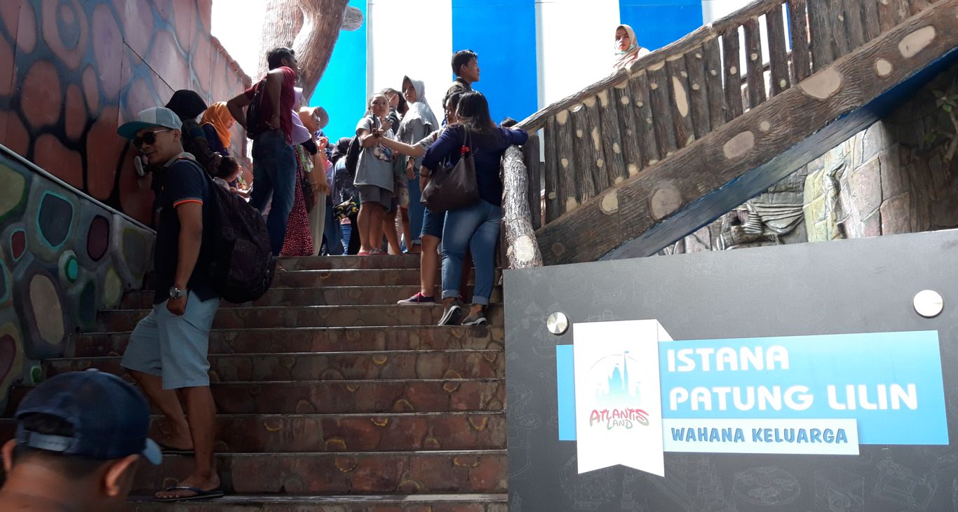 Suasana Atlantis Land, Kenjeran, Surabaya saat libur tahun baru. (Foto: Haris/ngopibareng.id)