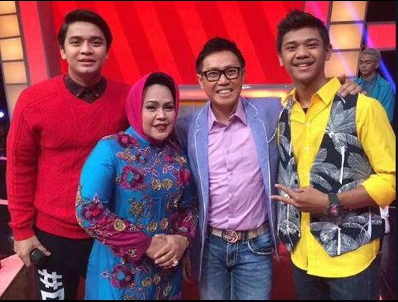 Uta (kanan) bersama sang kakak, Billy Syahputra, Hetty Koes Endang, dan Eko Patrio. Uta (kanan) bersama sang kakak, Billy Syahputra, Hetty Koes Endang, dan Eko Patrio.