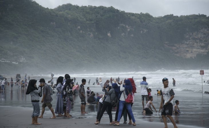 Pengunjung Pantai Selatan Bantul. (Foto: dok/antara)